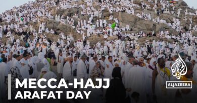 Muslim pilgrims converge on Mount Arafat for holiest day of Hajj