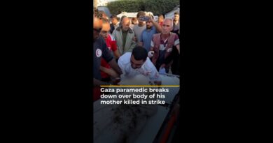 Gaza paramedic realises woman killed in air attack is his mother | AJ #shorts