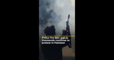 Police fire tear gas as thousands continue to protest in Pakistan | AJ #shorts