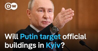 Putin hints targeting Kyiv govt buildings with missiles as rubel falls to historical low | DW News