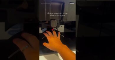 Robot gives manicures at Las Vegas airport