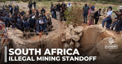 South Africa illegal mining standoff: Hundreds remain underground in disused gold mine