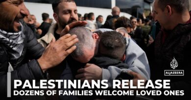 Palestinians released from prison: Dozens of families warmly welcome loved ones