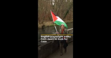 English playwright walks from dawn to dusk for Gaza | AJ #shorts