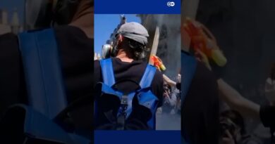 Water pistols fired at tourists in Barcelona | DW News